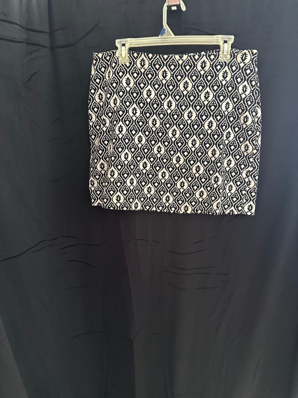 INC International Concept, black and white pattern skirt size L